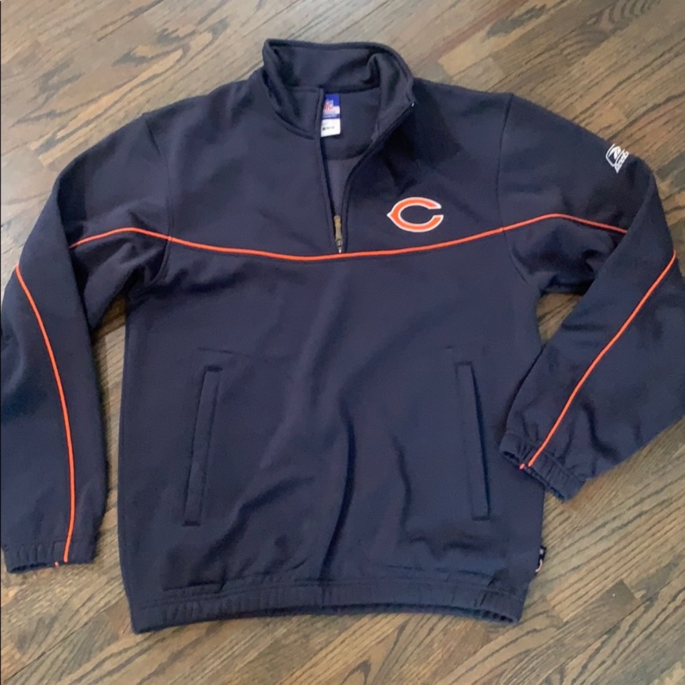 Men’s size medium Chicago Bears pull over jacket.
